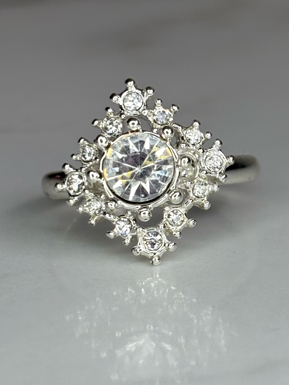 Avon Snowy Shimmer Silver-Tone Crystal Snowflake Ring NIB Size 8
